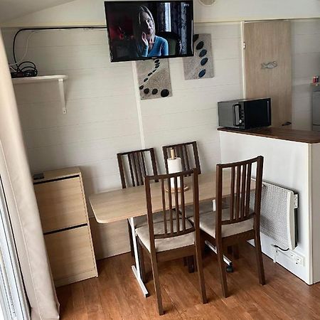 Mobil-Home 4/6 Personnes , Terrasse Couverte ,Piscine Chauffee . Biville-sur-Mer Bagian luar foto