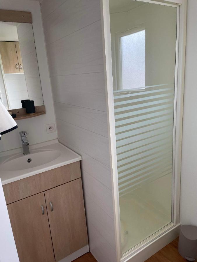 Mobil-Home 4/6 Personnes , Terrasse Couverte ,Piscine Chauffee . Biville-sur-Mer Bagian luar foto