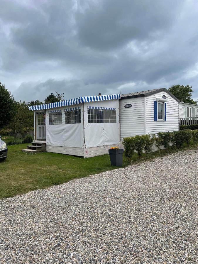 Mobil-Home 4/6 Personnes , Terrasse Couverte ,Piscine Chauffee . Biville-sur-Mer Bagian luar foto
