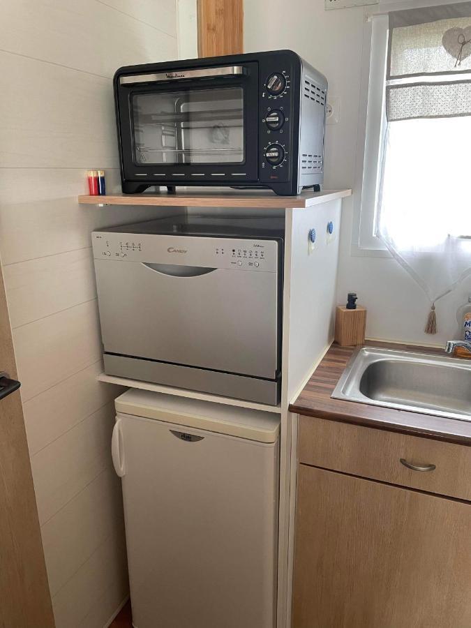 Mobil-Home 4/6 Personnes , Terrasse Couverte ,Piscine Chauffee . Biville-sur-Mer Bagian luar foto